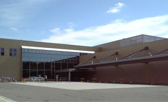 図書館　新潟県立図書館（図書館）まで750m