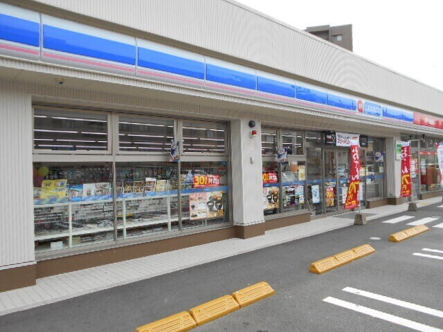 コンビニ　ローソンJPローソン福岡野間郵便局店（コンビニ）まで451m