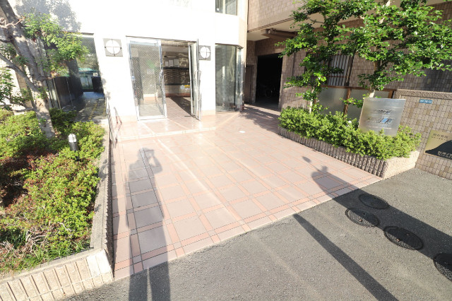 エントランス　明るいエントランス