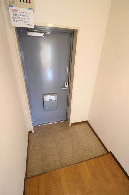 玄関　圧迫感のない玄関スペース