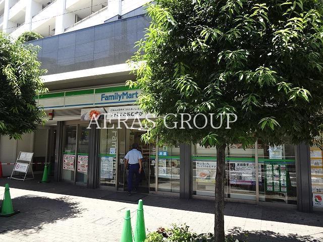 コンビニ　ファミリーマート小岩駅東店（コンビニ）まで2m