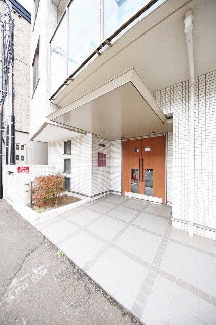 その他共有部分　マンション入り口です☆