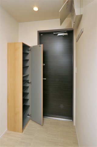 玄関　参考写真（同物件別部屋）