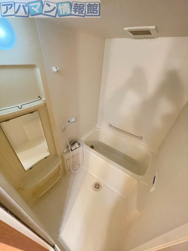 バス・シャワールーム　写真は同タイプの別のお部屋です。