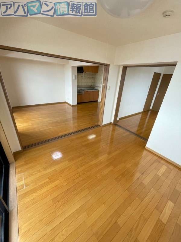 居室・リビング　写真は同タイプの別のお部屋です。