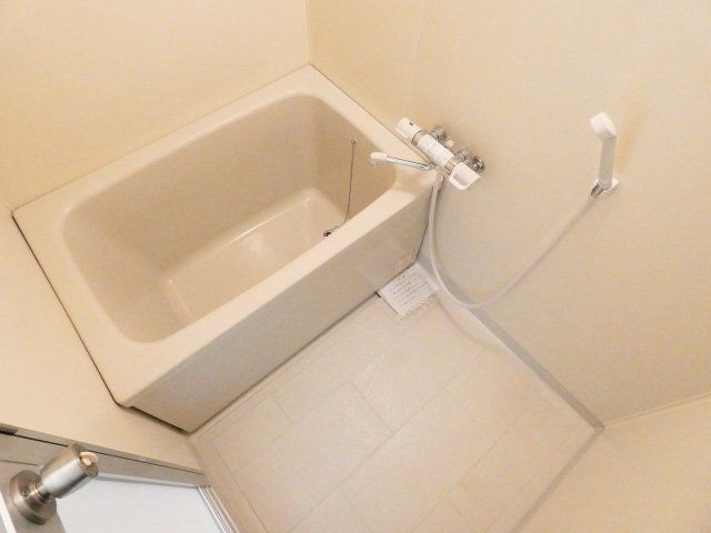 バス・シャワールーム　バスルームです。