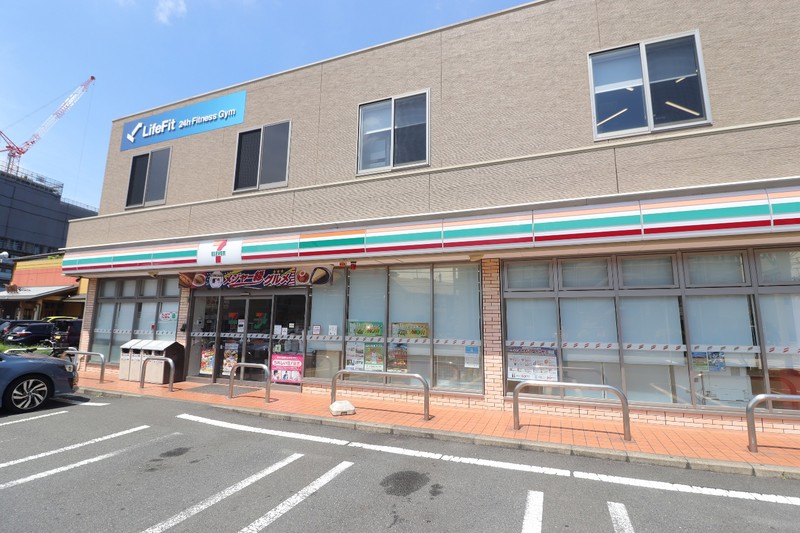 コンビニ　セブンイレブン相模原鵜野森1丁目店　徒歩1分（コンビニ）まで62m
