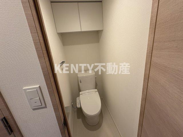 トイレ　落ち着いた色調のトイレです