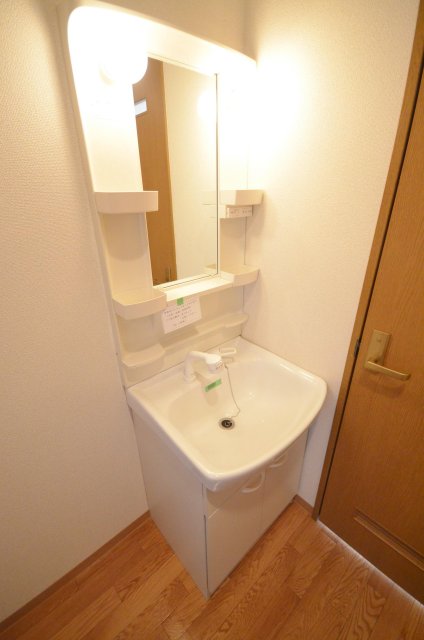 洗面設備　同物件別号室の写真です。