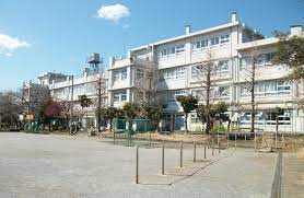 小学校　川崎市立久地小学校（小学校）まで640m