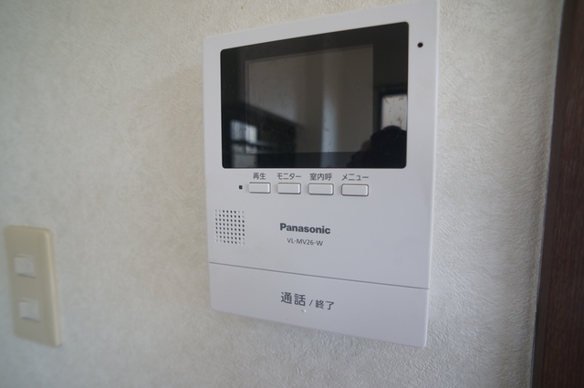 セキュリティ　来訪者の姿を確認できるＴＶモニター付インターホン設置済です！