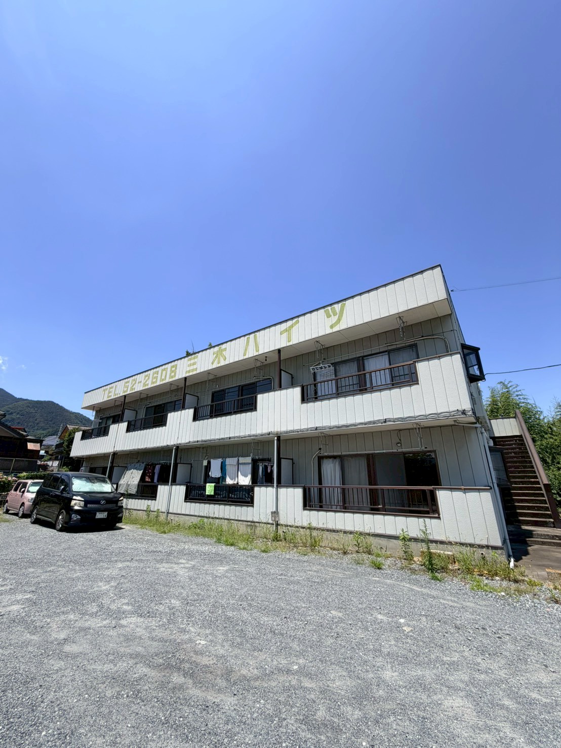 建物外観　シンプルで落ち着いた外観です♪