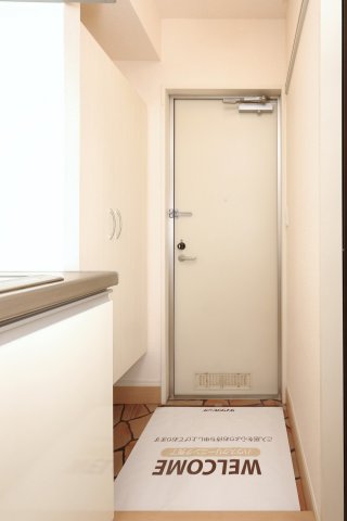 玄関　参考写真（同物件別部屋）