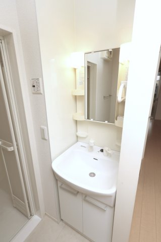 洗面設備　参考写真（同物件別部屋）