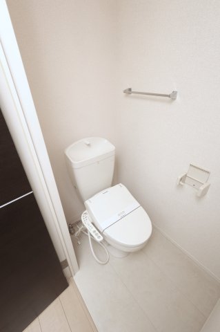 トイレ　参考写真（同物件別部屋）