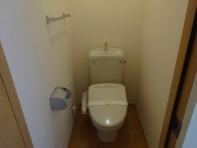 トイレ　角部屋の参考写真です