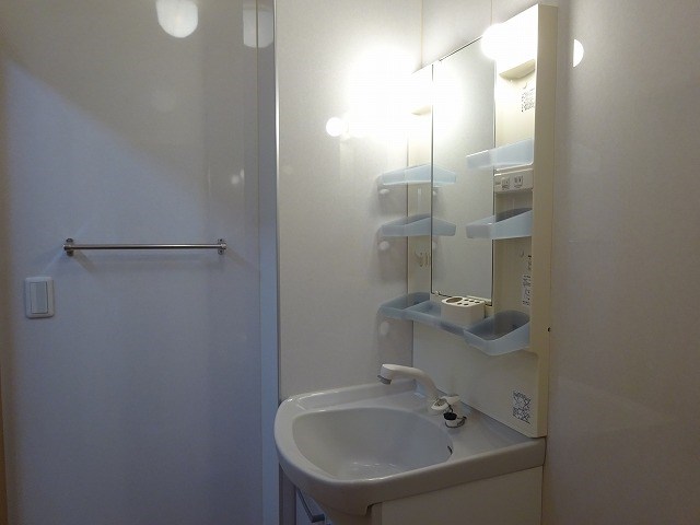 洗面設備　角部屋の参考写真です
