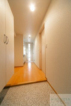 玄関　※同タイプの別のお部屋です。