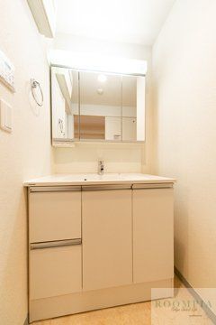 洗面設備　※同タイプの別のお部屋です。