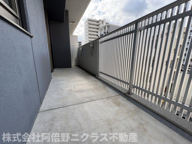バルコニー　内装は別部屋の参考写真です。