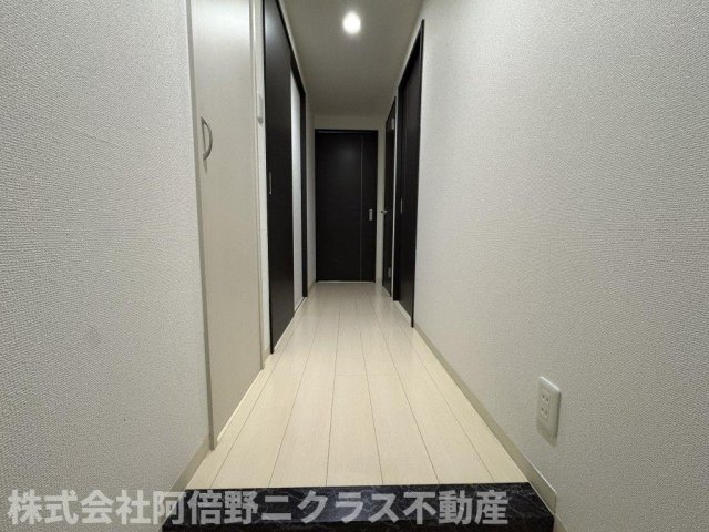 玄関　内装は別部屋の参考写真です。