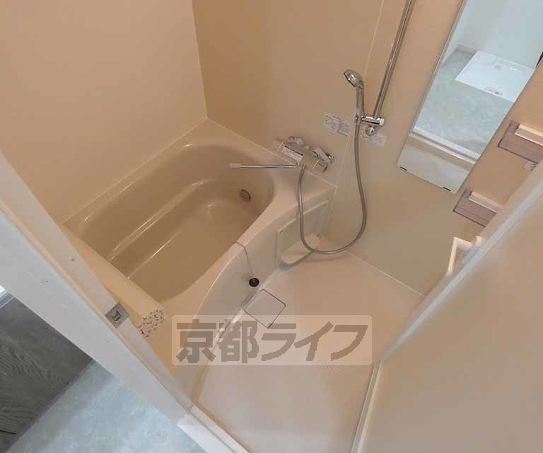 バス・シャワールーム　バスルームです。