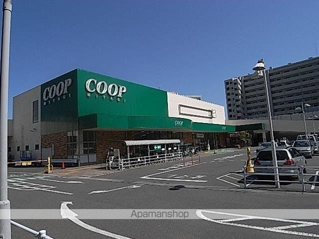 スーパー　ＣＯＯＰ　ＭＩＹＡＧＩ榴岡店（スーパー）まで390m