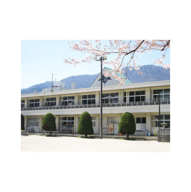 小学校　西桂町立西桂小学校（小学校）まで1160m