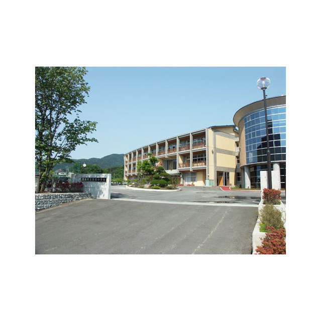 中学校　西桂町立西桂中学校（中学校）まで729m
