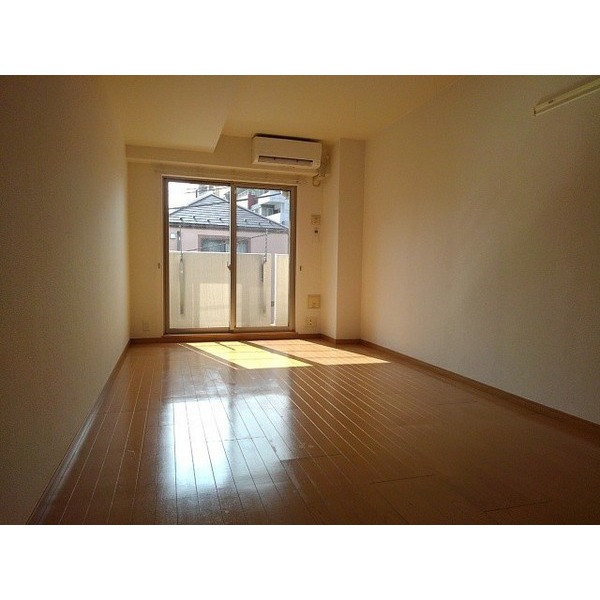 居室・リビング　南向きのお部屋です！