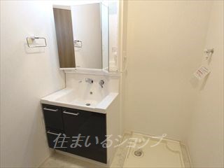 洗面設備　三面鏡付きシャンプードレッサー