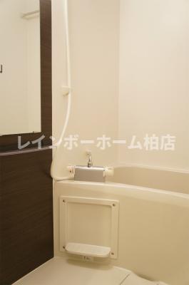バス・シャワールーム　落ち着いた空間のお風呂です