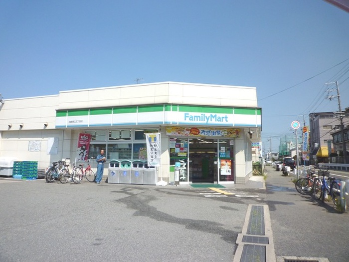 コンビニ　ファミリーマート（コンビニ）まで220m