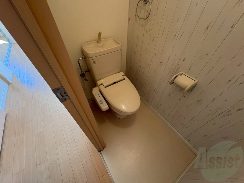 トイレ　こちらはトイレです。清潔感があり、安心して使用できます。