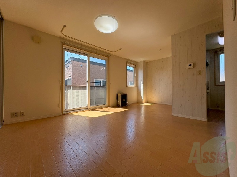 居室・リビング　広くてキレイなお部屋が広がっていて、充実した生活が送れそう。