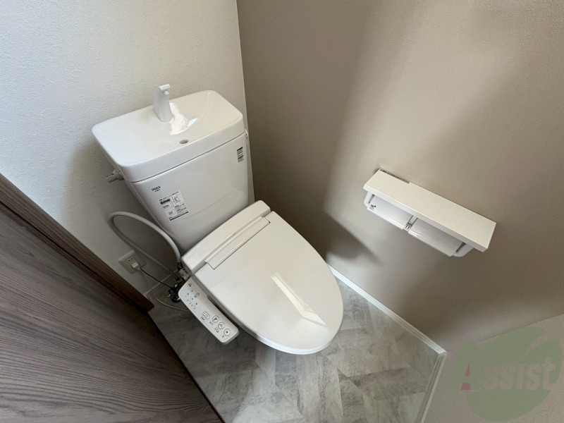 トイレ　こちらはトイレになります。ウォシュレット機能付です。