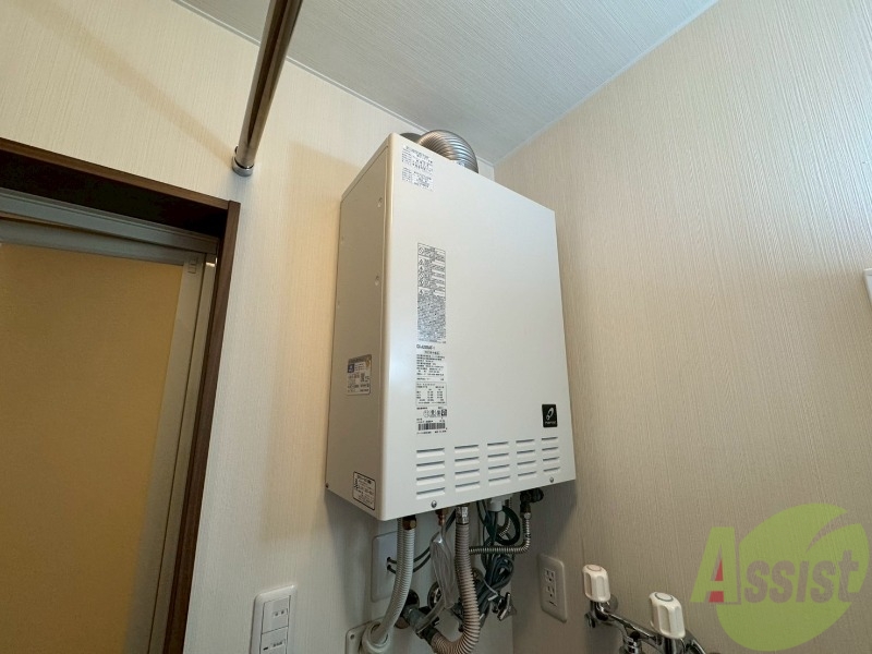その他設備　こちらの給湯器でお湯をあたためてくれますよ