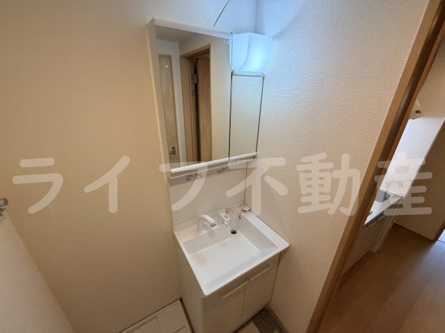 洗面設備　独立洗面台あり、毎朝おしゃれに忙しい女性の方におすすめです
