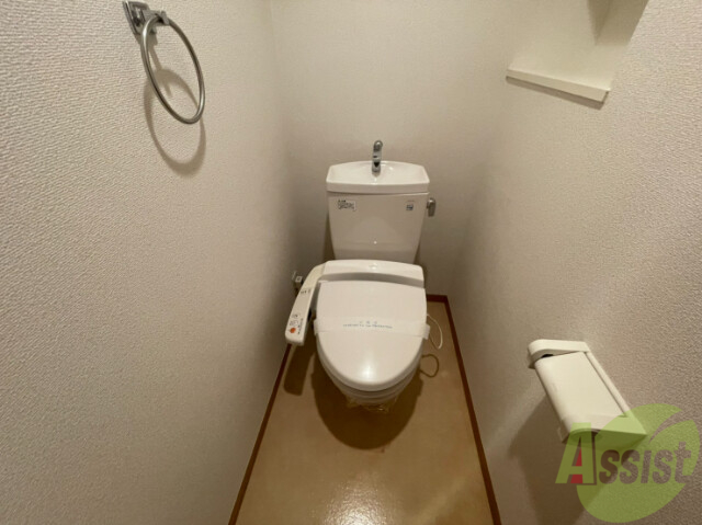 トイレ　ウォシュレット機能がついたトイレです。安心して使用できます。