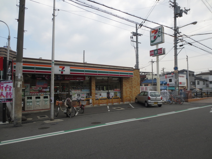 コンビニ　セブンイレブン（コンビニ）まで72m