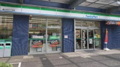 コンビニ　ファミリーマート勝どき三丁目店（コンビニ）まで155m