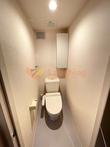 トイレ　落ち着いた色調のトイレです※反転タイプのお部屋になります。