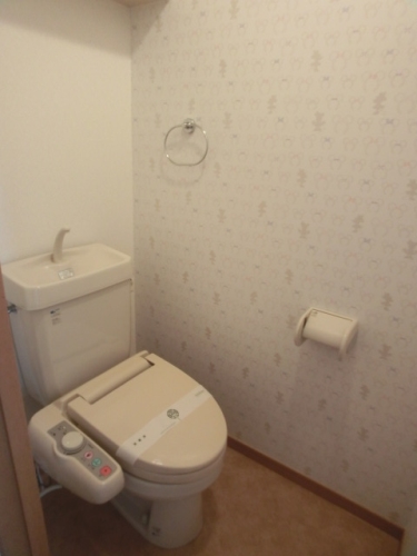 トイレ　※壁紙など変わる可能性がございます。