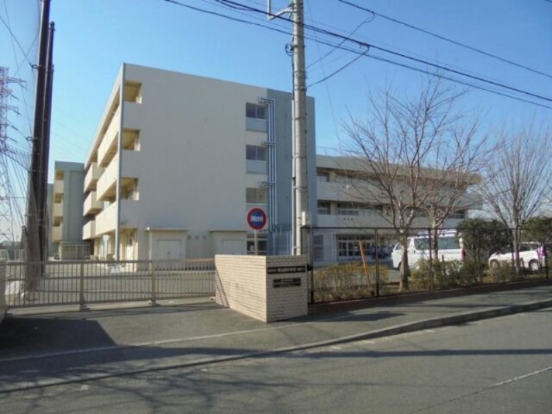 中学校　横浜市立東山田中学校（中学校）まで440m