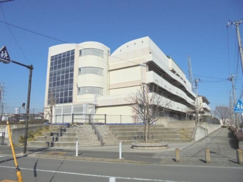 小学校　横浜市立東山田小学校（小学校）まで453m