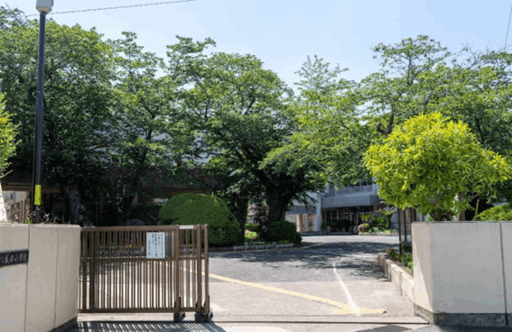 小学校　成田市立成田小学校（小学校）まで997m