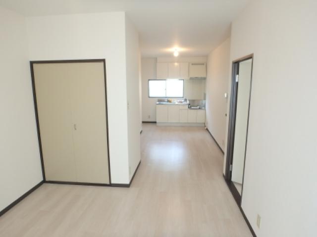 居室・リビング　※同タイプ部屋の写真です。