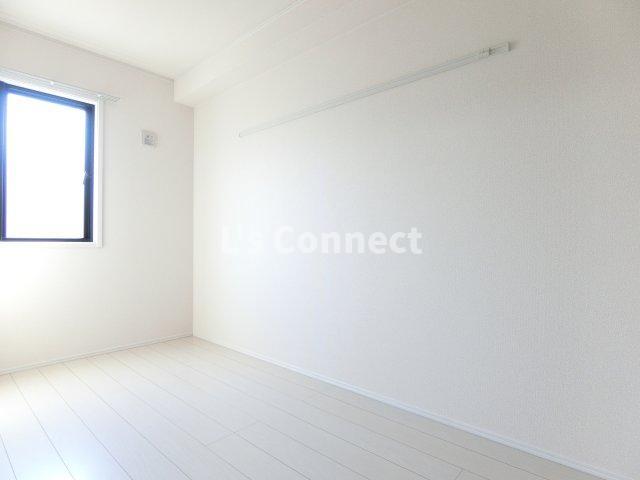 その他　４帖の洋室は寝室として使えます。