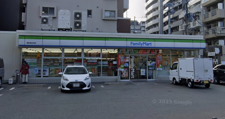 コンビニ　ファミリーマート 博多東住吉店（コンビニ）まで321m