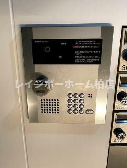 エントランス　落ち着いたエントランスです